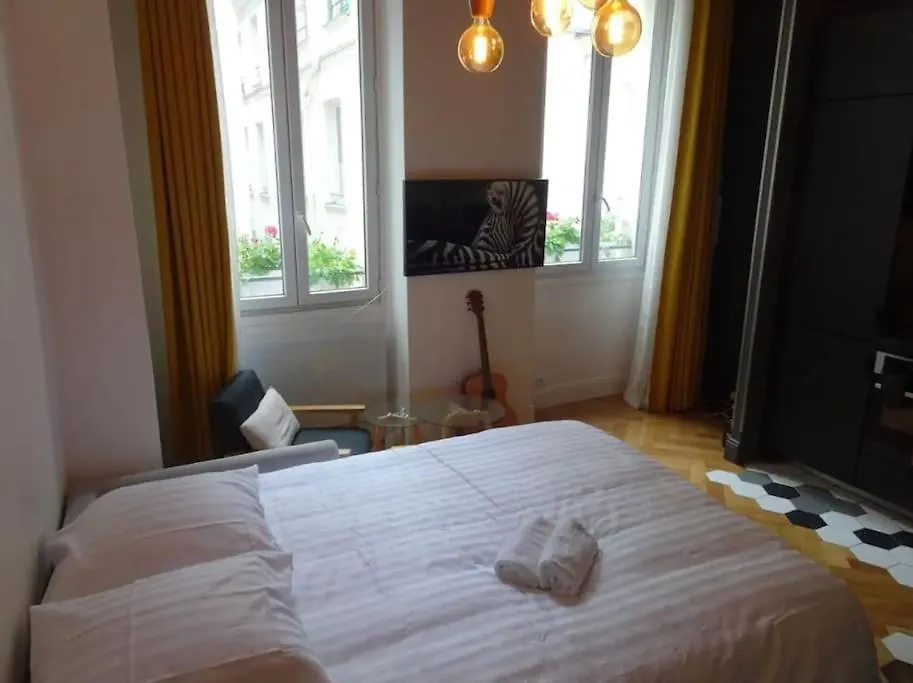 Bel Appartement Parisien, Typique Du Marais باريس