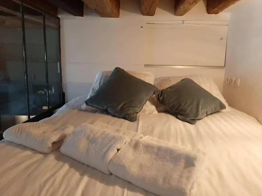 شقة Bel Appartement Parisien, Typique Du Marais