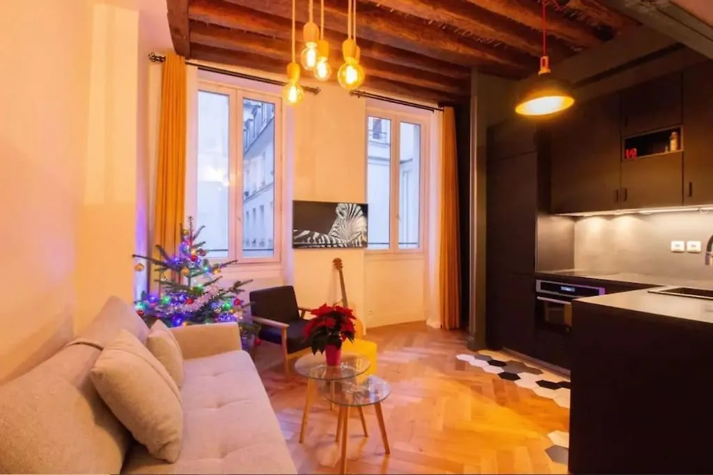 Bel Appartement Parisien, Typique Du Marais