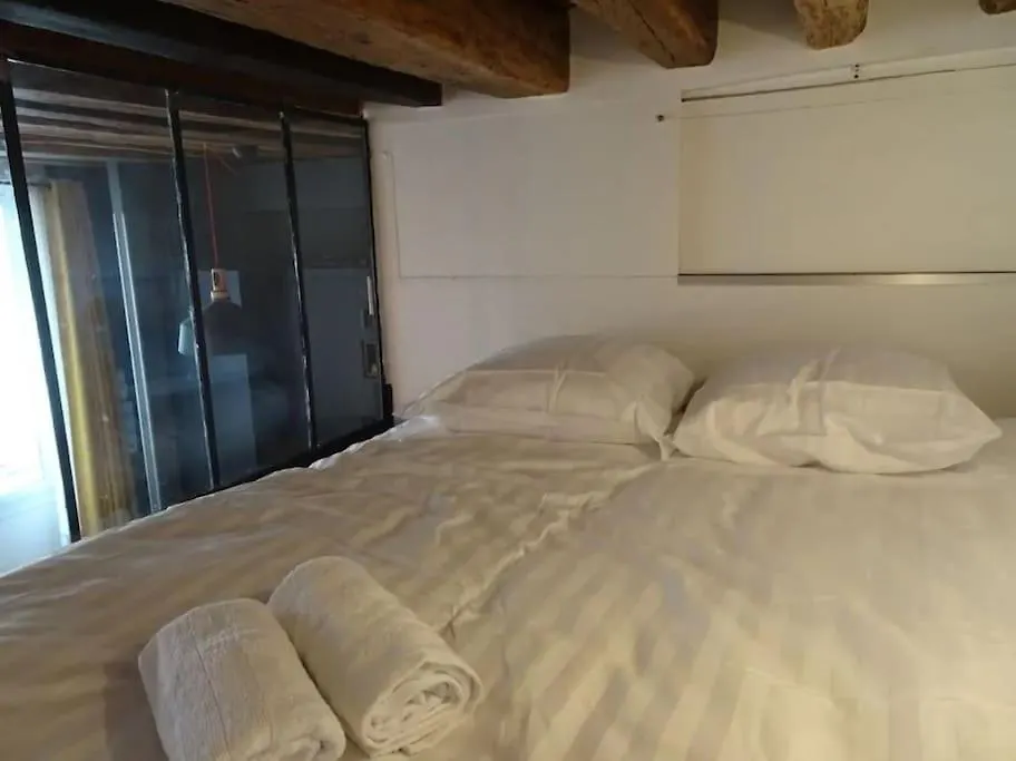 Apartment Bel Appartement Parisien, Typique Du Marais